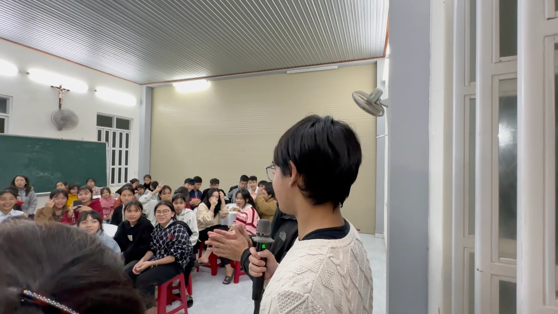 Speech to kids in Hue